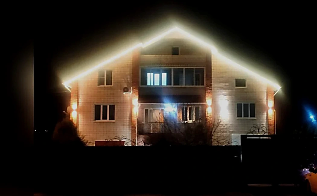 Контурная подсветка дома пос. Ува