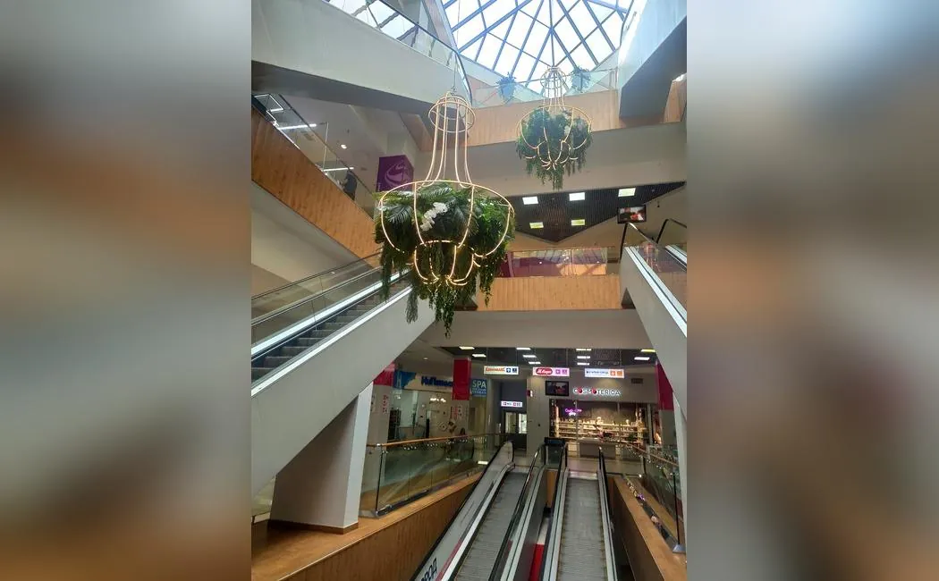 Новогоднее оформление торгового центра