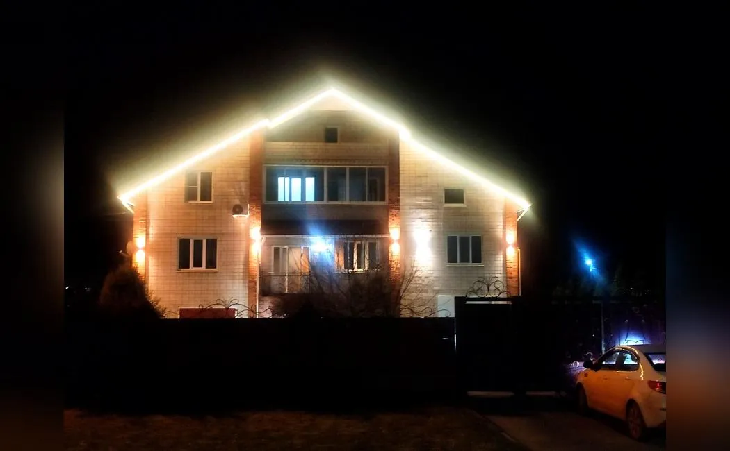 Подсветка фасада дома